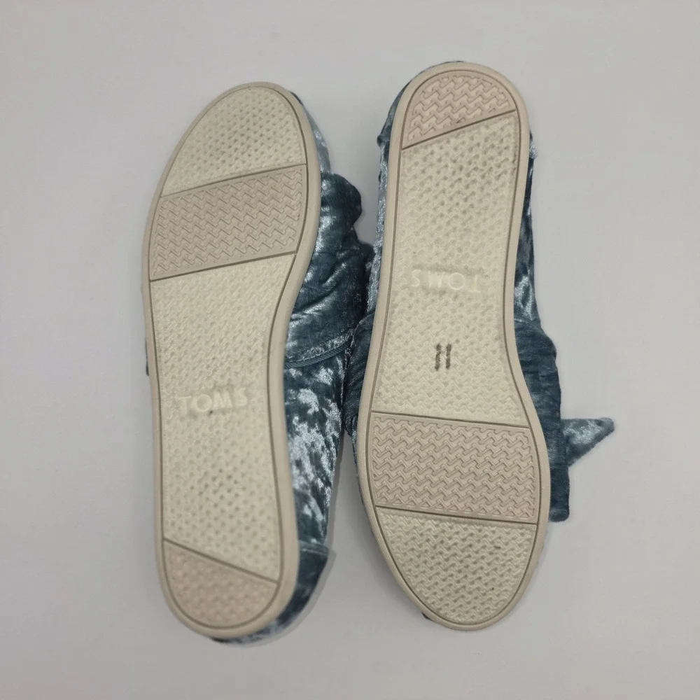 TOMS Womens Velvet Platform Sneaker with Bow - Silver  Size 8